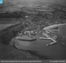 Stonehaven, general view, showing Stonehaven Harbour and High Street SAW019528